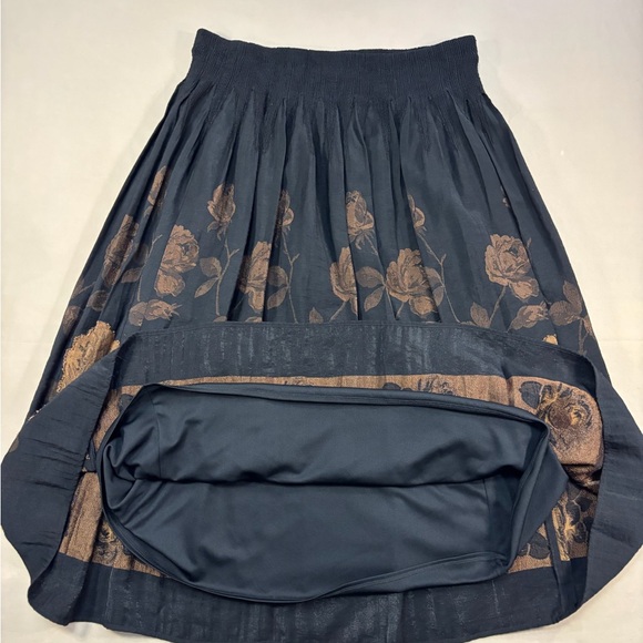 Coldwater Creek Women’s Black and Gold Rose Print A-Line Midi Skirt Size Large - Picture 3 of 7